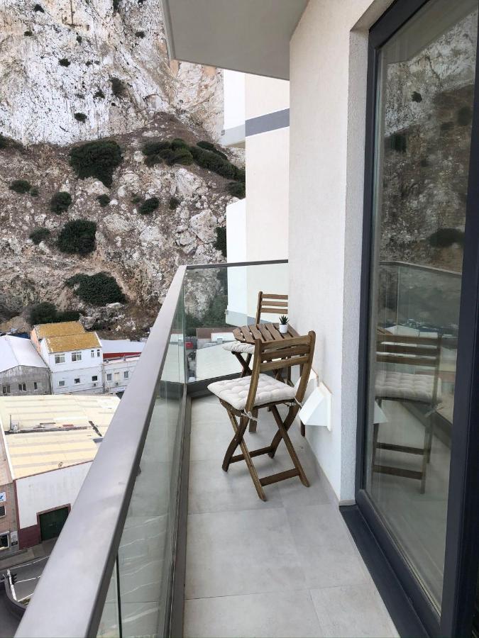 Cp High Floor Luxury Studio With Sea View ยิบรอลตาร์ ภายนอก รูปภาพ